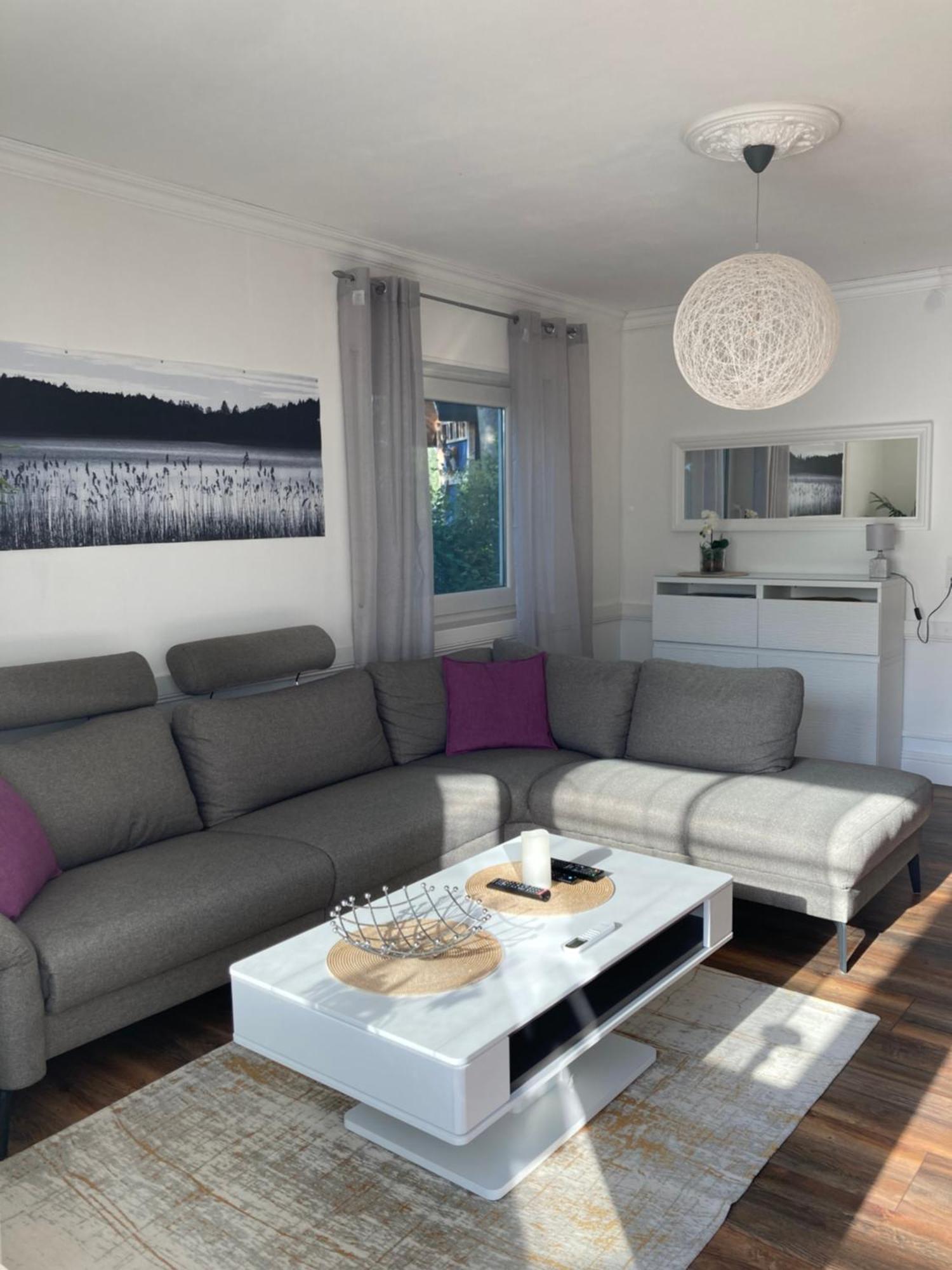 Appartamento Amselweg Am Waldrand Gelegen Netflix Eigener Carport Uvm Taunusstein Esterno foto